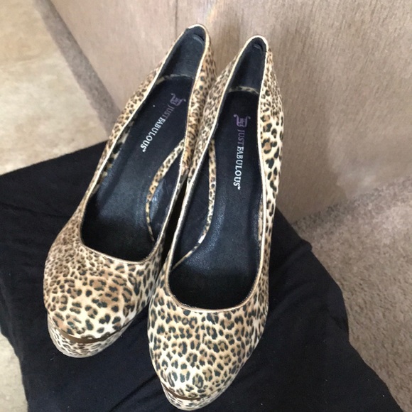 LEOPARD STILETTOS - Picture 2 of 6